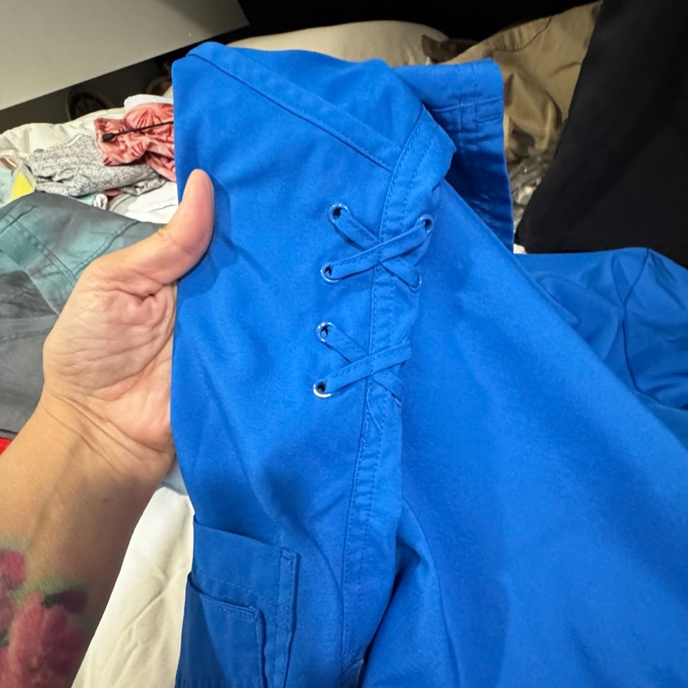 Koi Tech Scrub Top - Picture 5 of 5